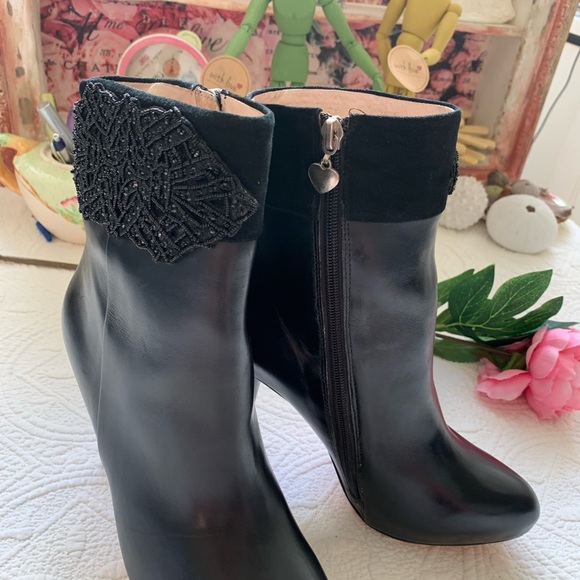 ALANNAH HILL Black Leather Beaded Feature Ankle Boots Sz 8 Heart Zip-Designer🤎 - Picture 16 of 16